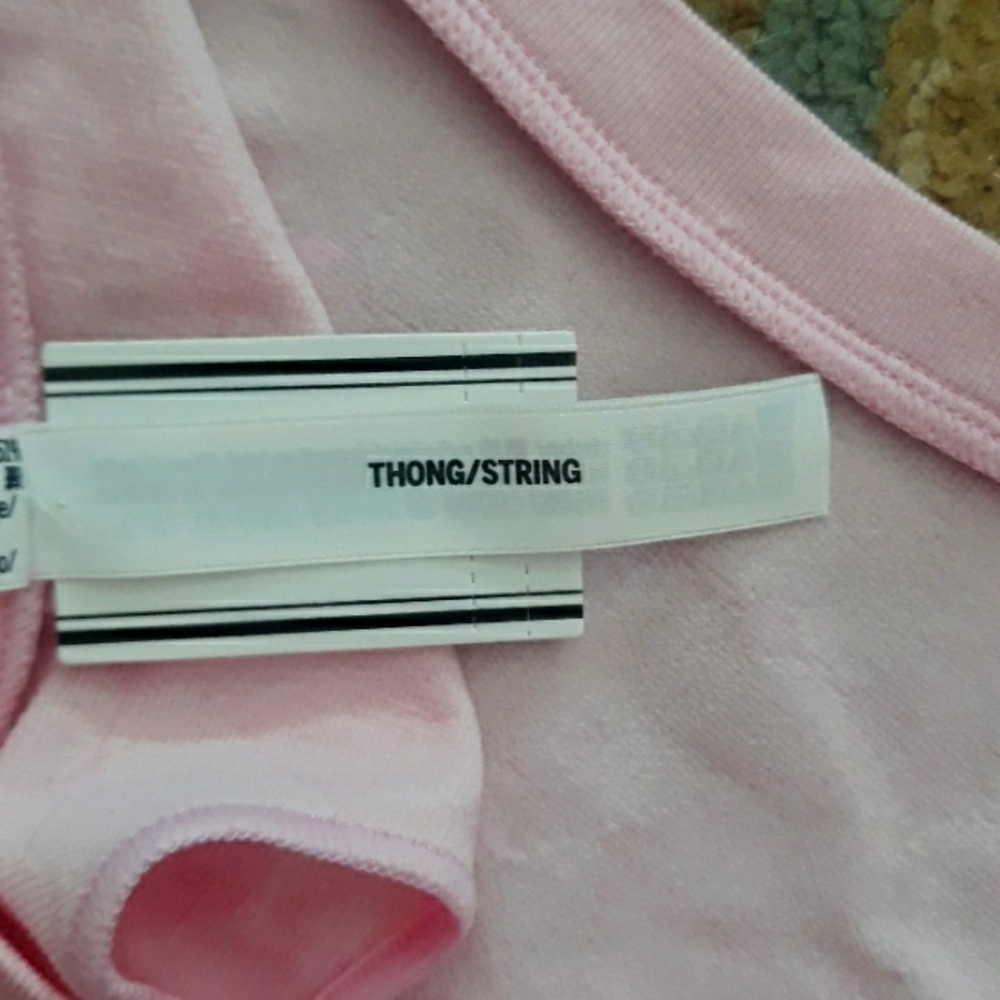 Pink VS thong - Picture 11 of 15